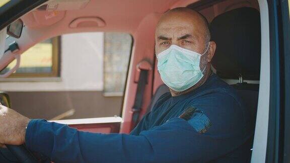 SLOMO救护车司机戴着医用口罩的肖像