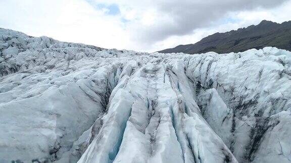 欧洲最大冰川冰岛瓦特纳冰川的鸟瞰图晴天
