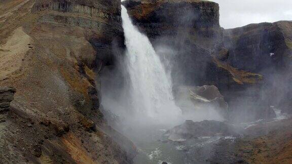 雄伟的海弗斯瀑布的航拍冰岛的壮丽景色