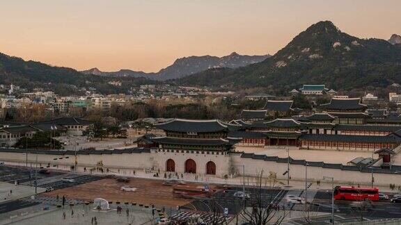 韩国首尔京福宫前的交通日以继夜