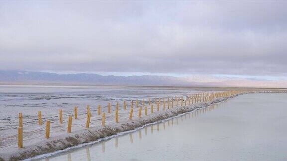 壮丽美丽的风景恰卡盐湖在中国青海