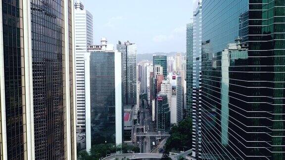 香港市区鸟瞰图亚洲智慧城市的金融区和商业中心摩天大楼和高层建筑的俯视图