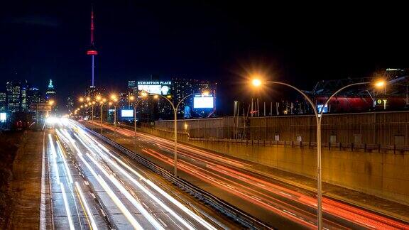 夜间城市交通车辆多伦多高速公路