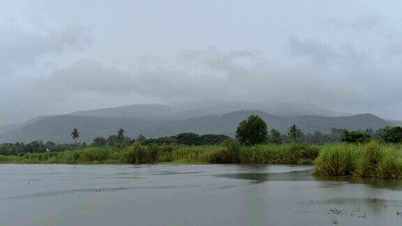 雨和云在山湖泰国北部