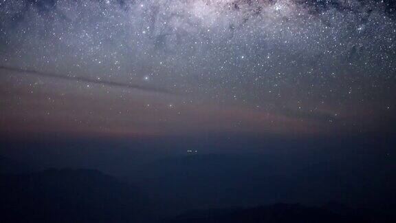 银河系与恒星和星系空间的时间流逝在山上