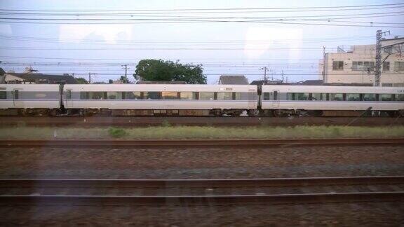 在日本乘火车旅行