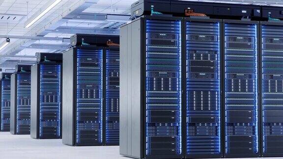 在大型明亮的工作数据中心充满了服务器机架与硬盘驱动器超级计算机与先进云计算概念