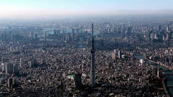 从直升机上鸟瞰东京天空树