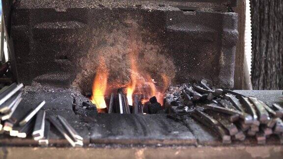 工件在熔炉中加热