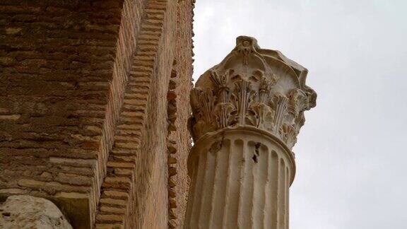 意大利罗马地基顶部的雕塑