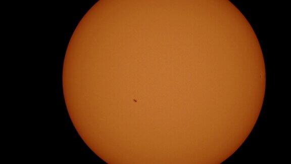 望远镜中的太阳黑子太阳黑子照耀太阳耀斑磁暴、晴天、全球变暖与污染太阳辐射炎热天气气候变化