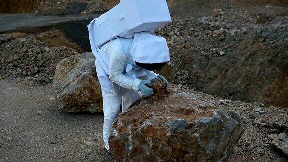 宇航员探索岩石火星