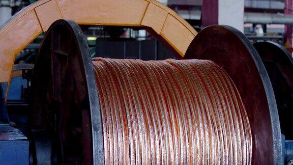 工业生产电缆把电缆卷绕到上
