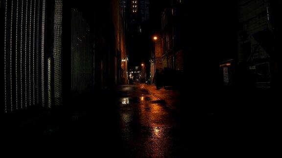 拍摄夜晚黑暗的小巷