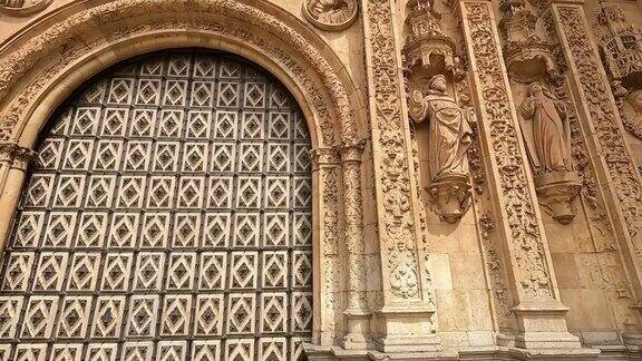 宏伟的16世纪Plateresquefaçade圣埃斯特班修道院在萨拉曼卡西班牙