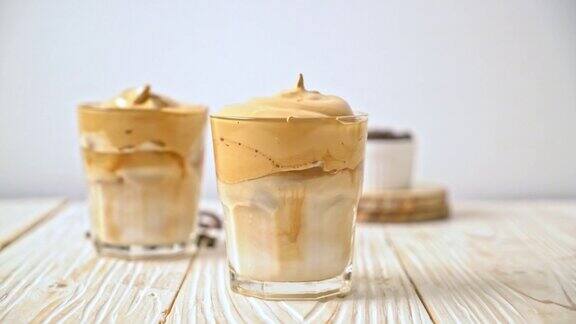 冰达尔戈纳咖啡一种时髦的蓬松奶油泡咖啡