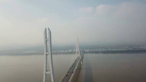 长江大桥公路运输鸟瞰图