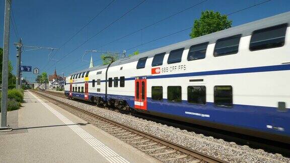 阳光明媚的一天苏黎世火车站火车乘坐4k瑞士全景