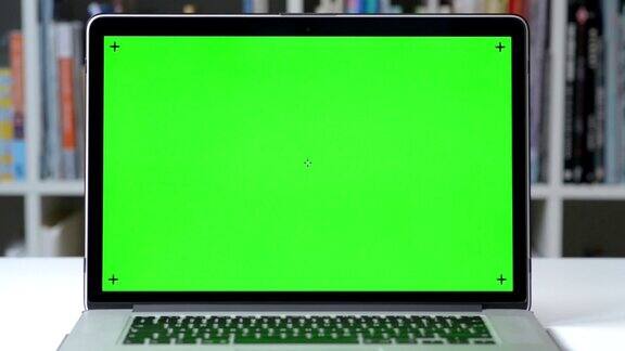 朵莉:信息显示在绿色屏幕色度键
