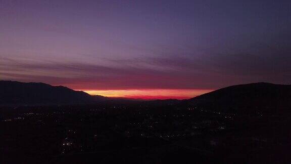 从上面的视频意大利山脉背后令人难以置信的日落鸟瞰图