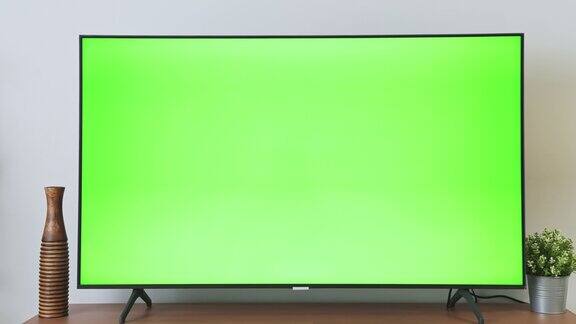 电视客厅绿色屏幕树和灯彩色键屏幕为广告