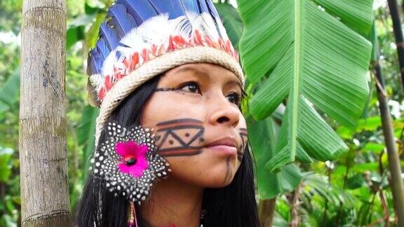 来自图皮瓜拉尼部落的土著年轻女子