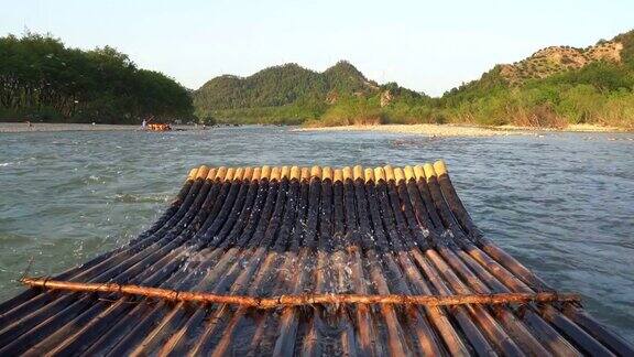 仙居河上的竹筏