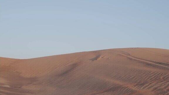 阴天的沙漠沙丘