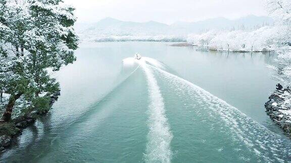 西湖景观与湖中游船