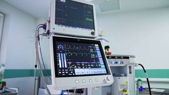 现代双屏肺通气系统监控器显示了病人病情的不同参数