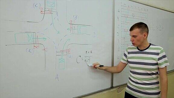 教授把公式写在黑板上是一道数学题