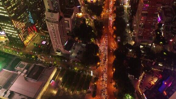 夜景照亮深圳城市交通街道十字路口高空俯仰全景4k中国