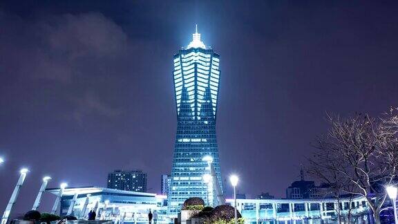夜晚现代城市杭州的和灯火通明的建筑时光流逝