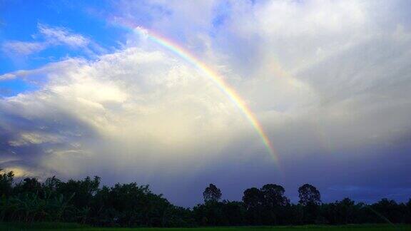 雨后天空有彩虹
