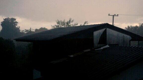 屋顶上的雨