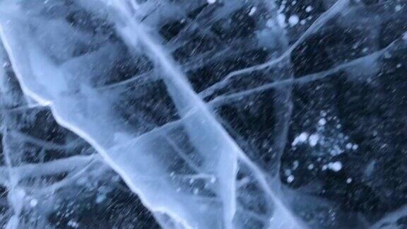 贝加尔湖上的冰冻泡泡