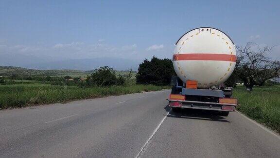 油罐车上公路货物运输概念