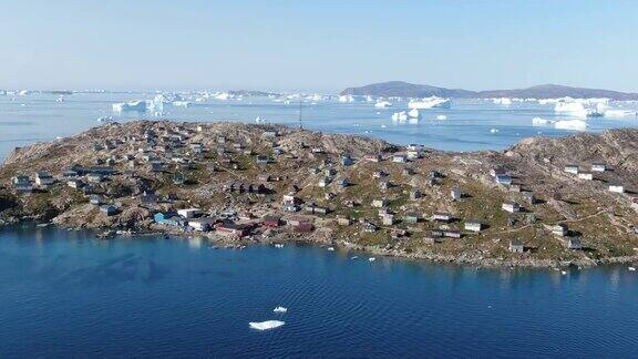 格陵兰岛库洛苏瓦克岛的上升无人机照片
