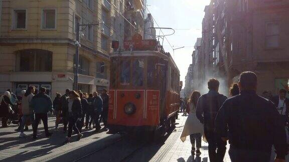 伊斯坦布尔拥挤的伊斯提卡尔大街