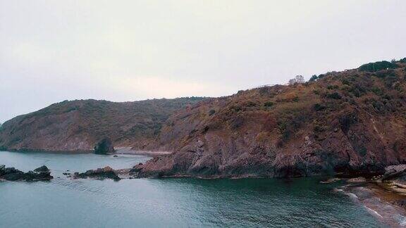 鸟瞰图海洋和大衣线