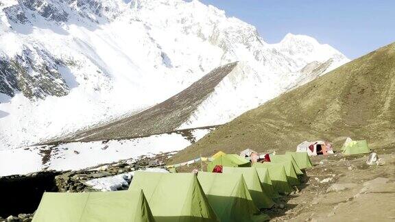 达马萨拉帐篷营地在Larke山口海拔4500米Manaslu电路长途跋涉