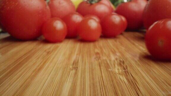 放大桌子上番茄的微距视频用红氦相机在8K拍摄