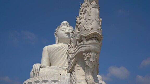 斯坦尼康镜头拍摄的一个大佛像在普吉岛泰国之旅概念