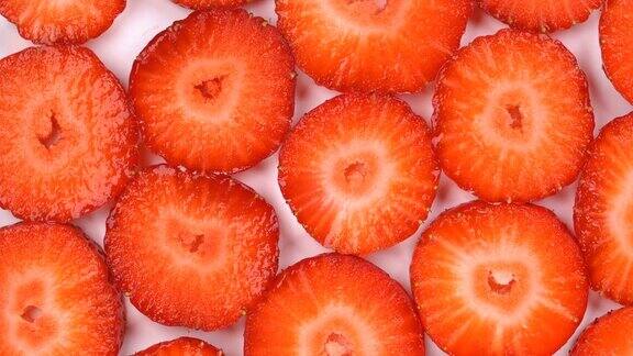 旋转的背景切片草莓