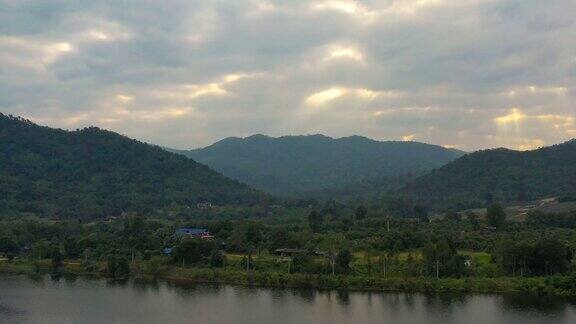 泰国山上的日落