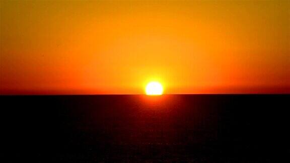 海上日落时