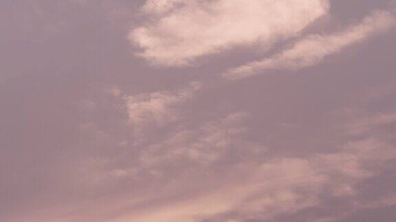 时间流逝的天空与云粉红色的色调