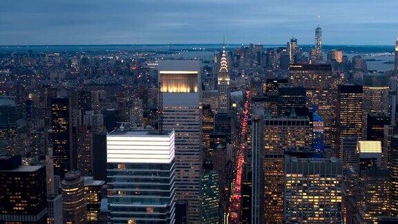 航拍:照亮曼哈顿中城的摩天大楼
