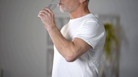 老年人饮用纯净水恢复ph值平衡保健