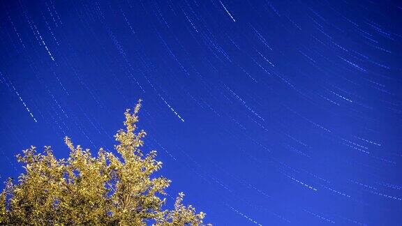 时间流逝星星在夜空中的轨迹